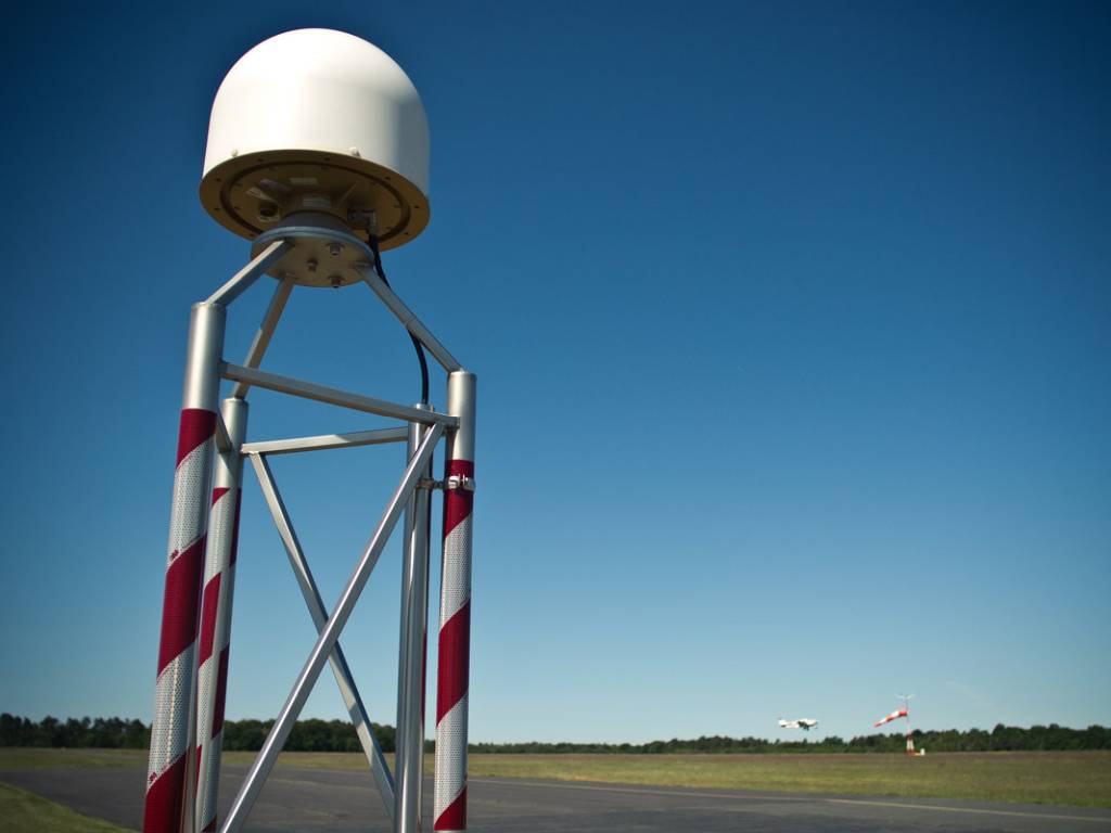 Antenne der SAPOS-Bodenstation in Schöngleina