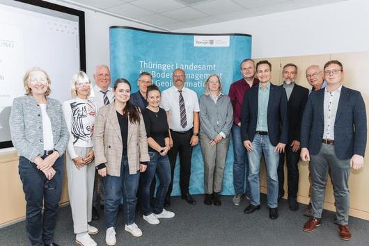 Gruppenbild der Arbeitsgemeinschaft im Gaußraum des TLBG