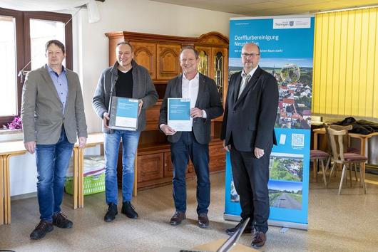 Übergabe der Schlussfeststellung von Herrn Köhler an den Vorsitzenden der Teilnehmergemeinschaft