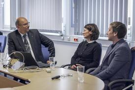 Staatssekretärin und Präsident im gespräch mit Herrn Scheinert (TLBG)