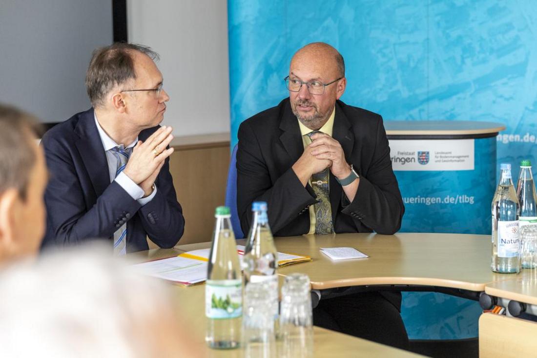 Staatssekretär Dr. Knoblich (TMDI) hält ein Grußwort