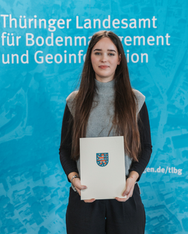 Marlene Fuhr mit Urkunde