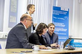 Prof. Dr.-Ing. Barbara Schönig testet InfoLika