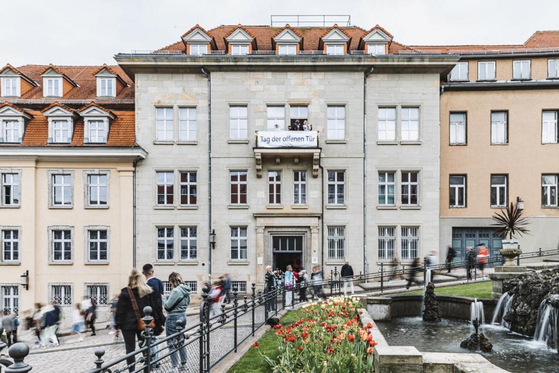 Gothaer Liegenschaft am Schloßberg 1, frontal aufgenommen